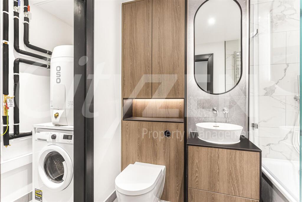 BATHROOM/UTILITY