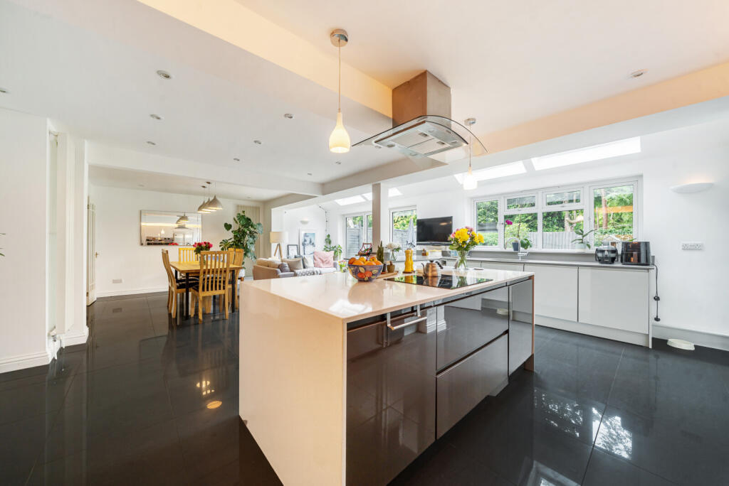 1302727-9-683f400...