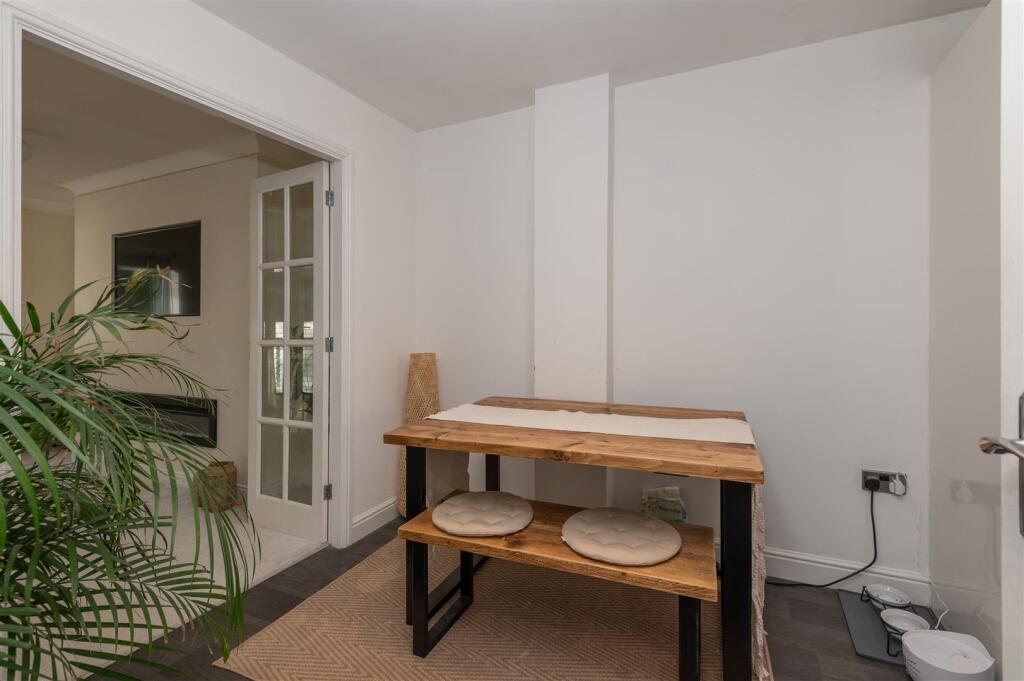 19 - 3 Rosevale View HX6 2DW.jpg