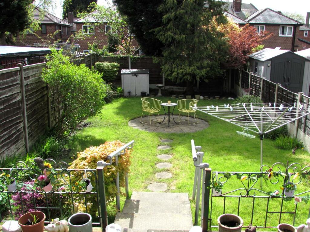 WrigleyCres8gdn1.JPG