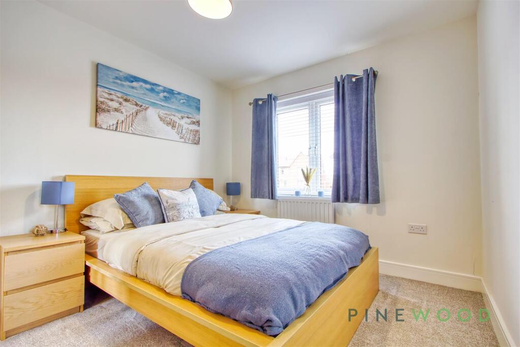 BEDROOM 2