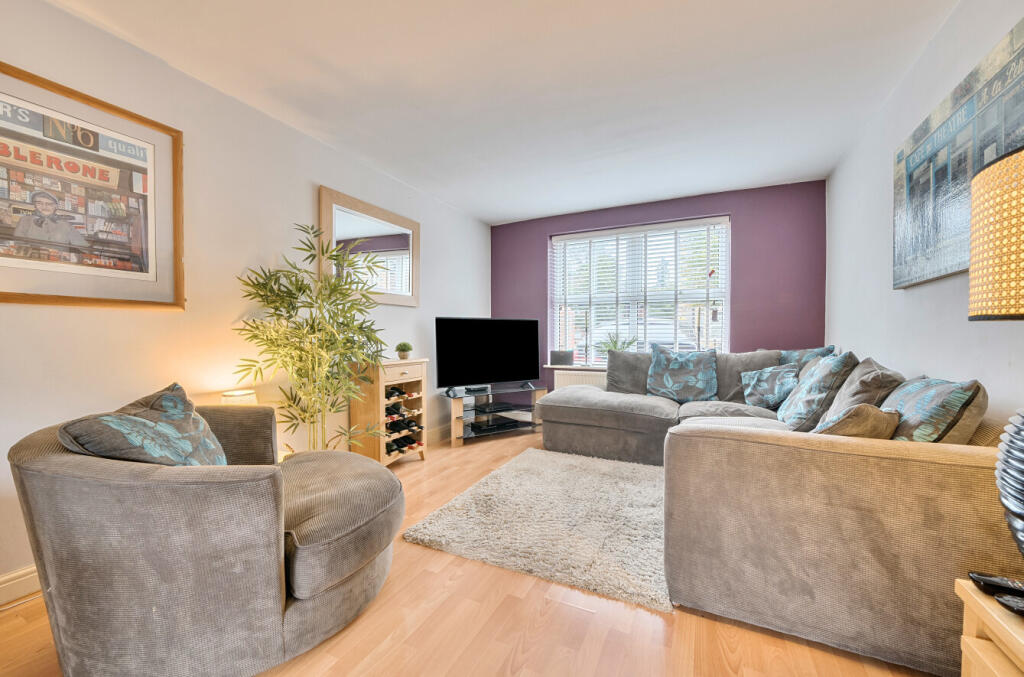 1344893-4-68dd102...