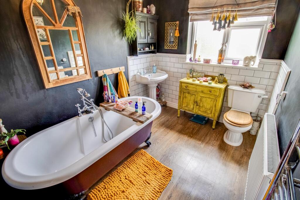 BATHROOM/W.C.