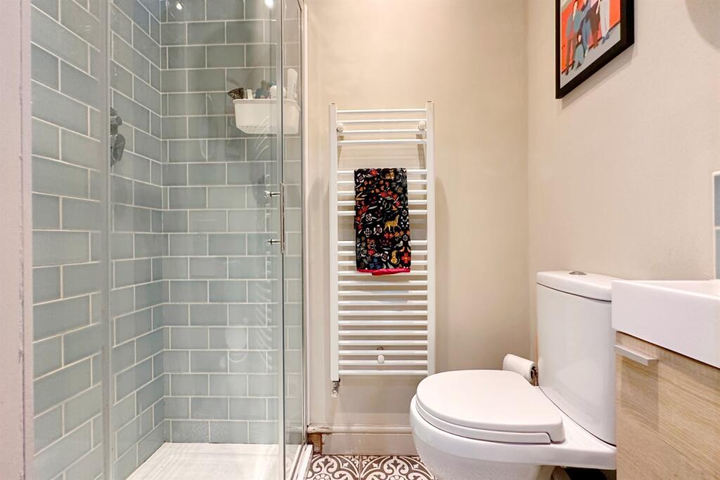 Downstairs WC / Show