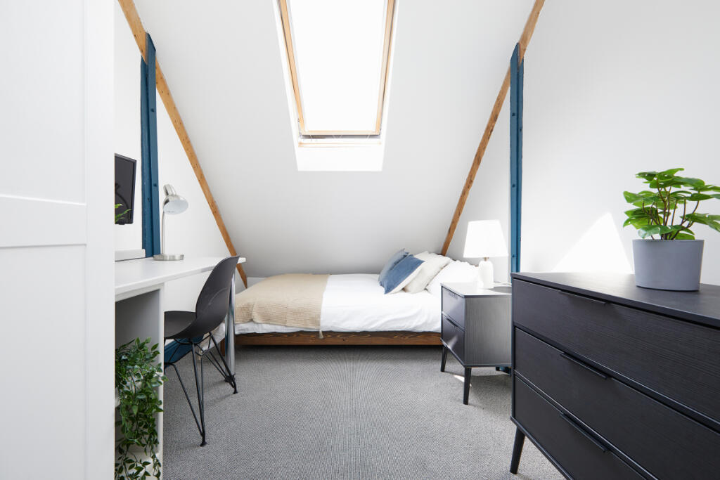 Shoe &amp; Boot Factory, Flat 20 Bedroom 7