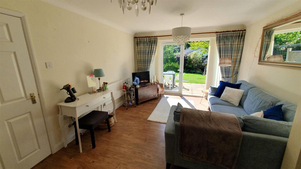 8. Annexe lounge.jpg