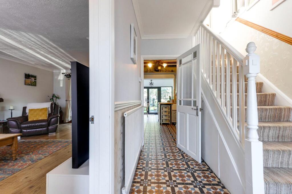 Entrance Hall a.JPG