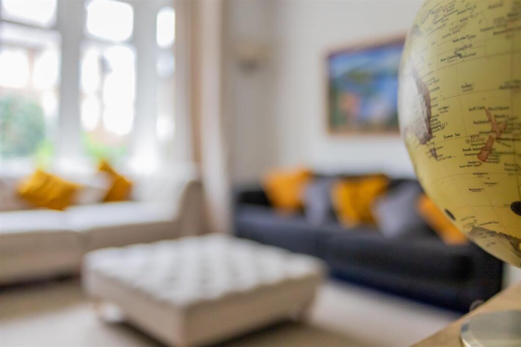 Ambleside Avenue 7-34.jpg