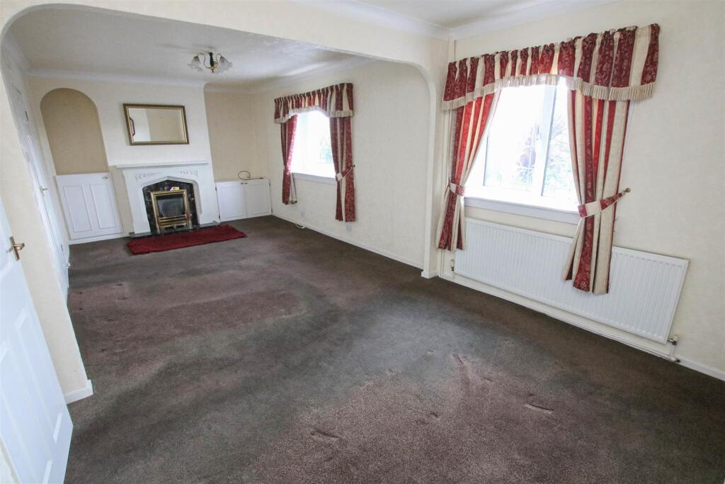OPEN PLAN LIVING ROOM