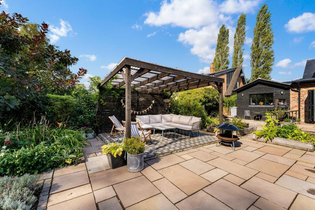 37 Strawberry Lane23.jpg