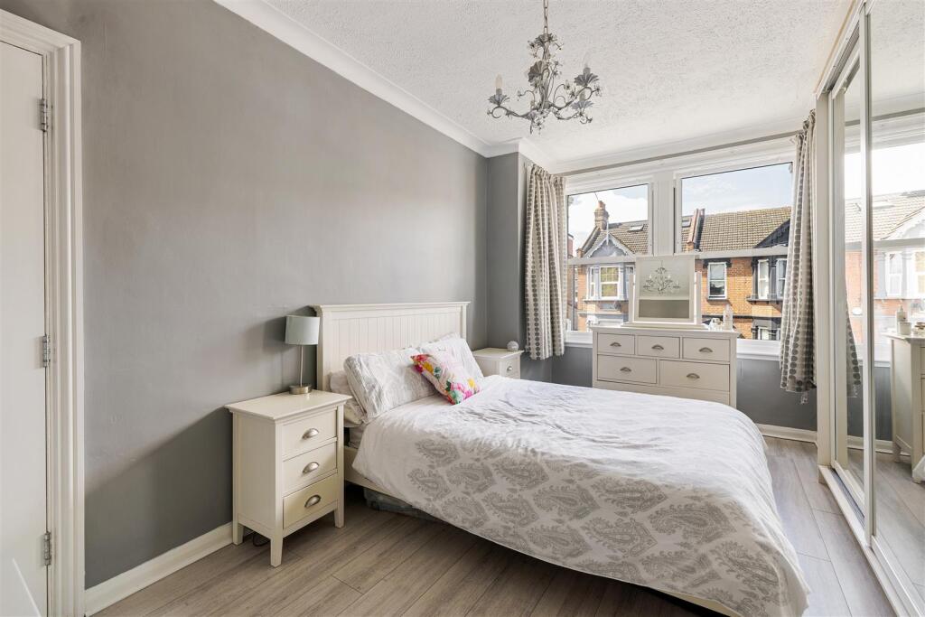 Peterborough Road, E10