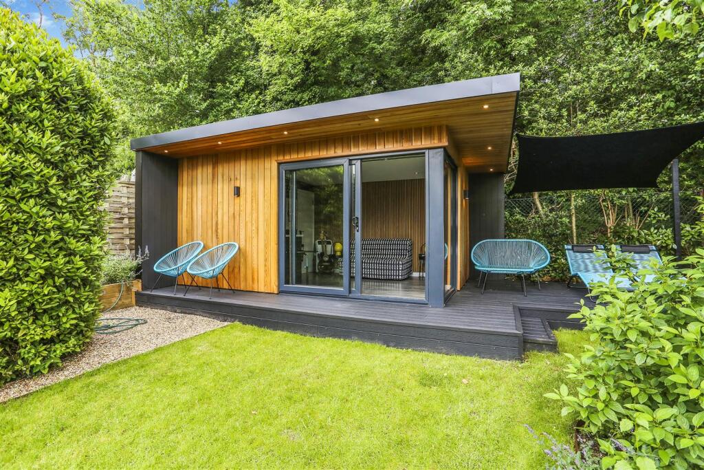 1249733894 - 43 Green Curve, SM7 - 20.jpg