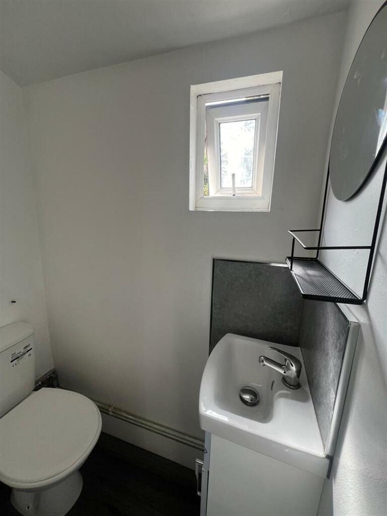 12J Bathroom.jpg