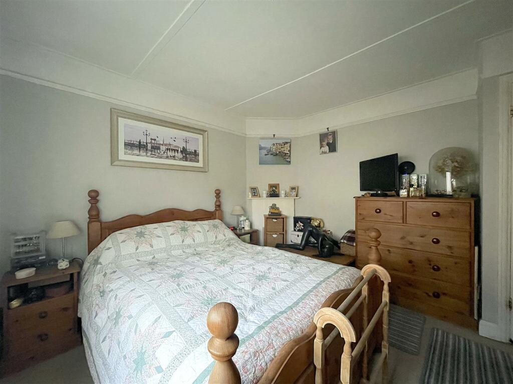 Bedroom One (2).jpeg