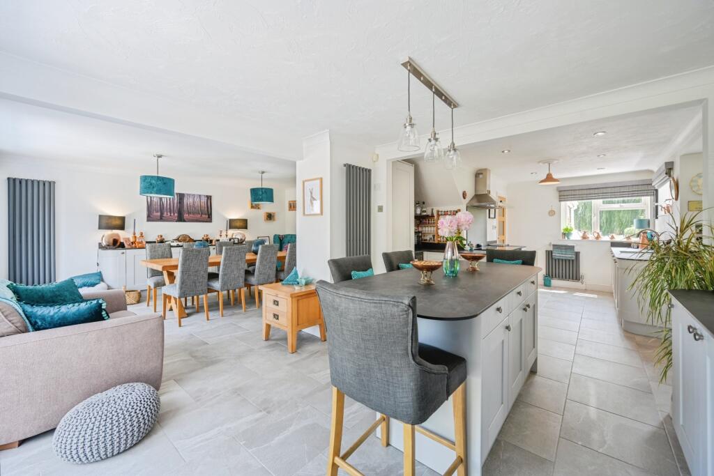 Kitchen, Breakfast &amp; Dining