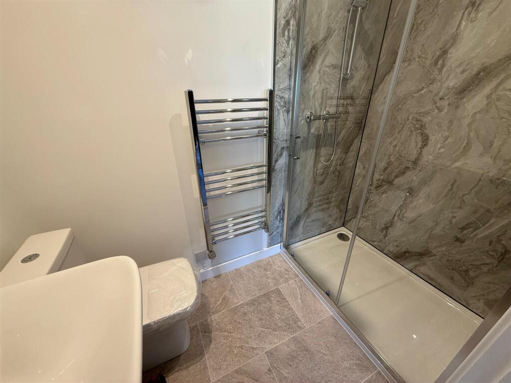 Oat House Ensuite.jpg