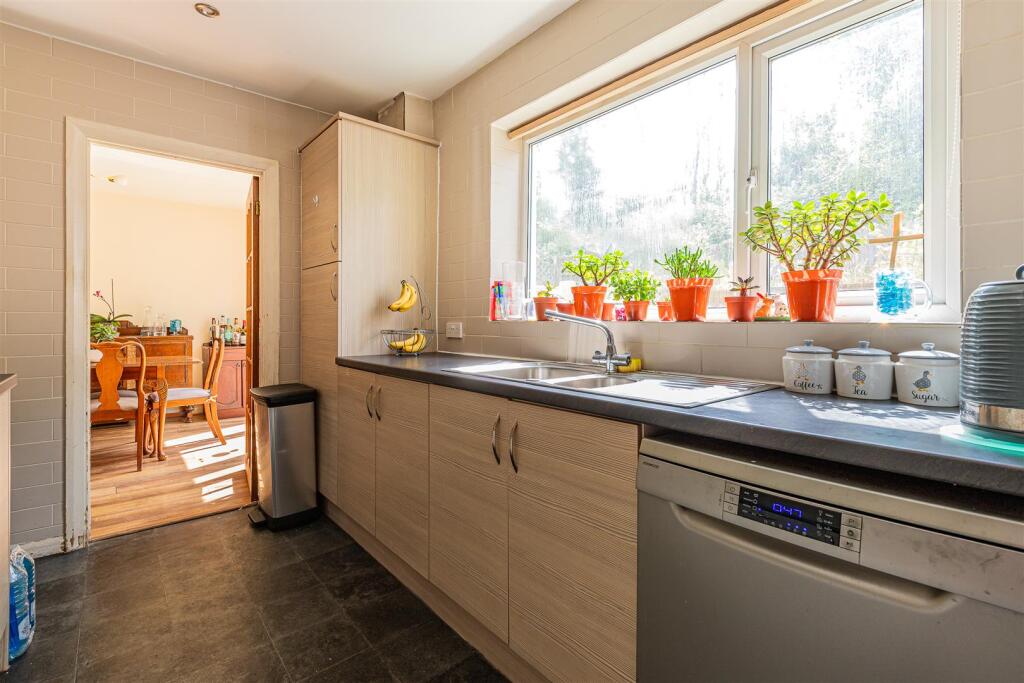 Mountbatten Close 6-8.jpg