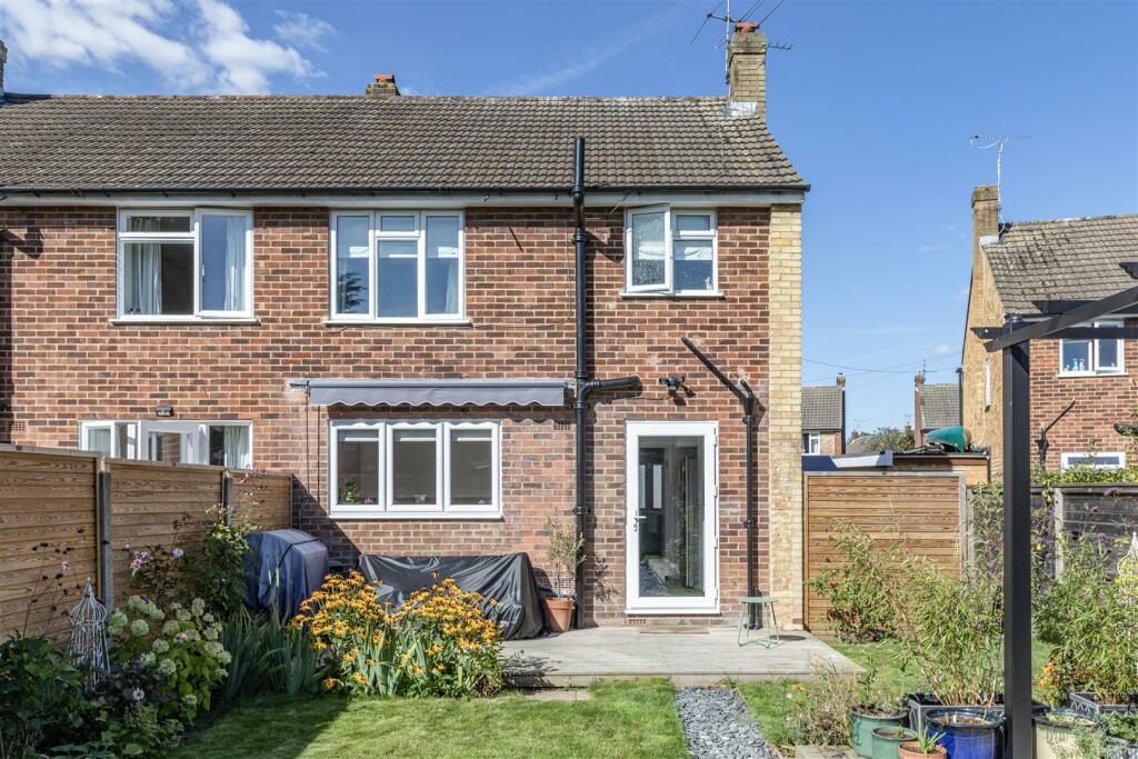 9 Spence Avenue, KT14 7TG - 8.jpg