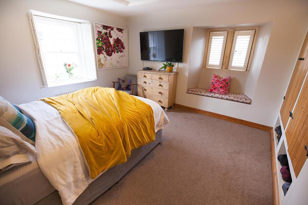 MAIN_BEDROOM51ECFE20-81EF-4B76-BC74-B51BECADF927_4