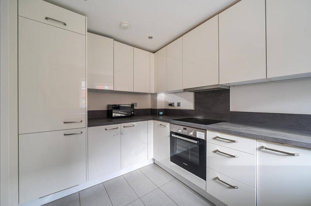 1372440-10-690370...