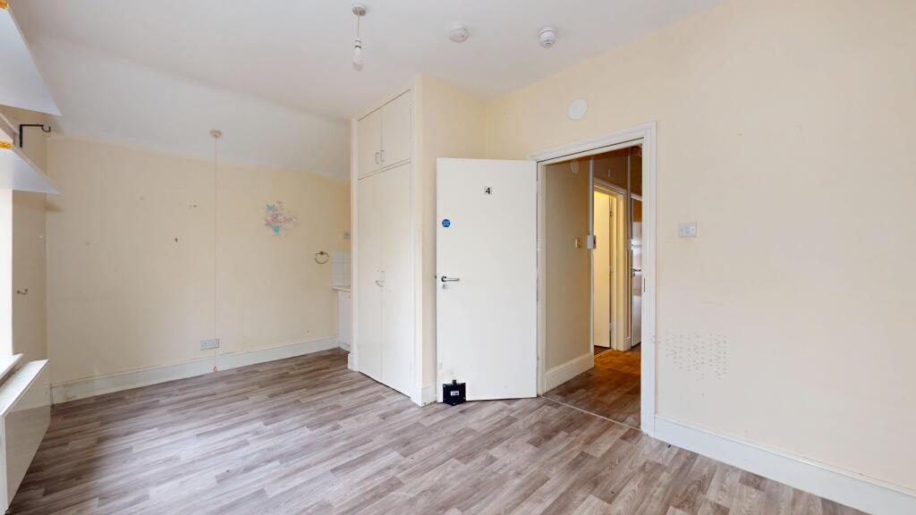 4 &amp; 6 Rosswood Gardens, Wallington SM6 8QZ