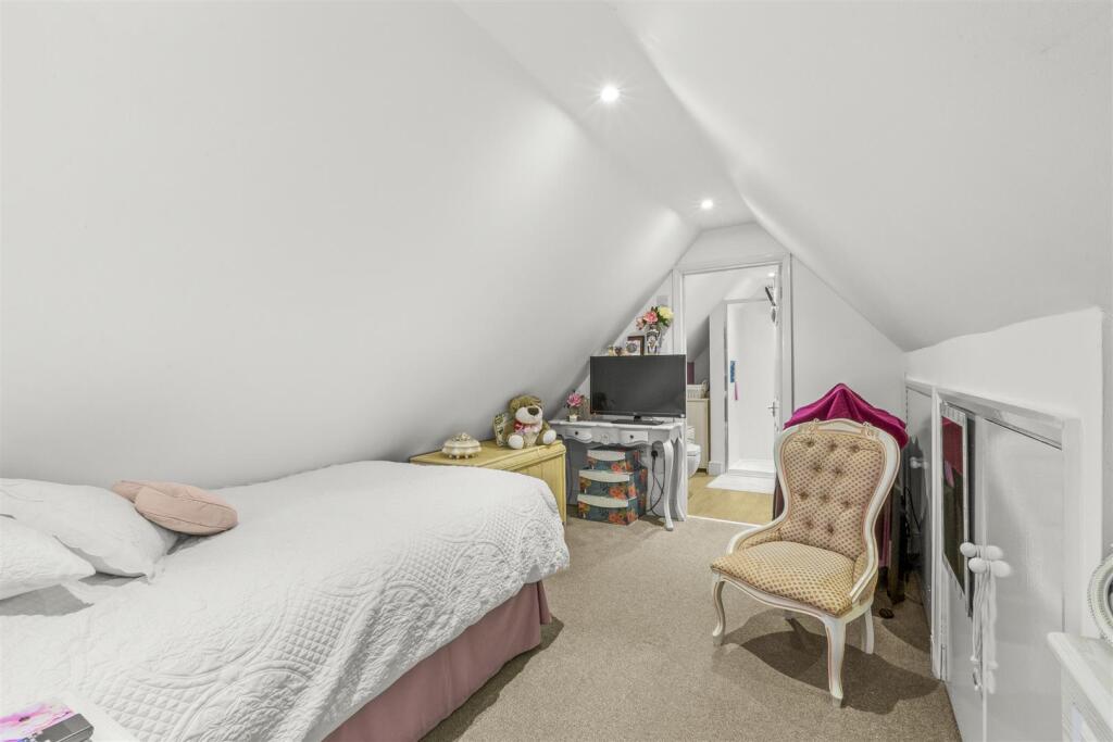 Orchard House, Pond Approach, HP15 6RH-13.jpg