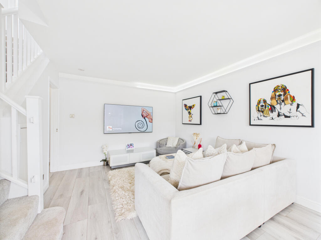 CAM02909G0-PR0458-STILL017