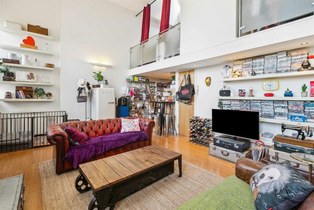 Flat 15 - 1 Reed Place, Clapham, SW4 7LF-5.jpg