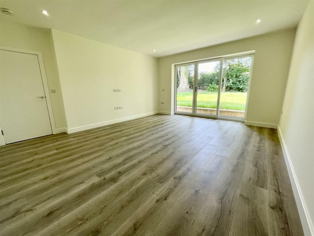 Lounge 2.jpg