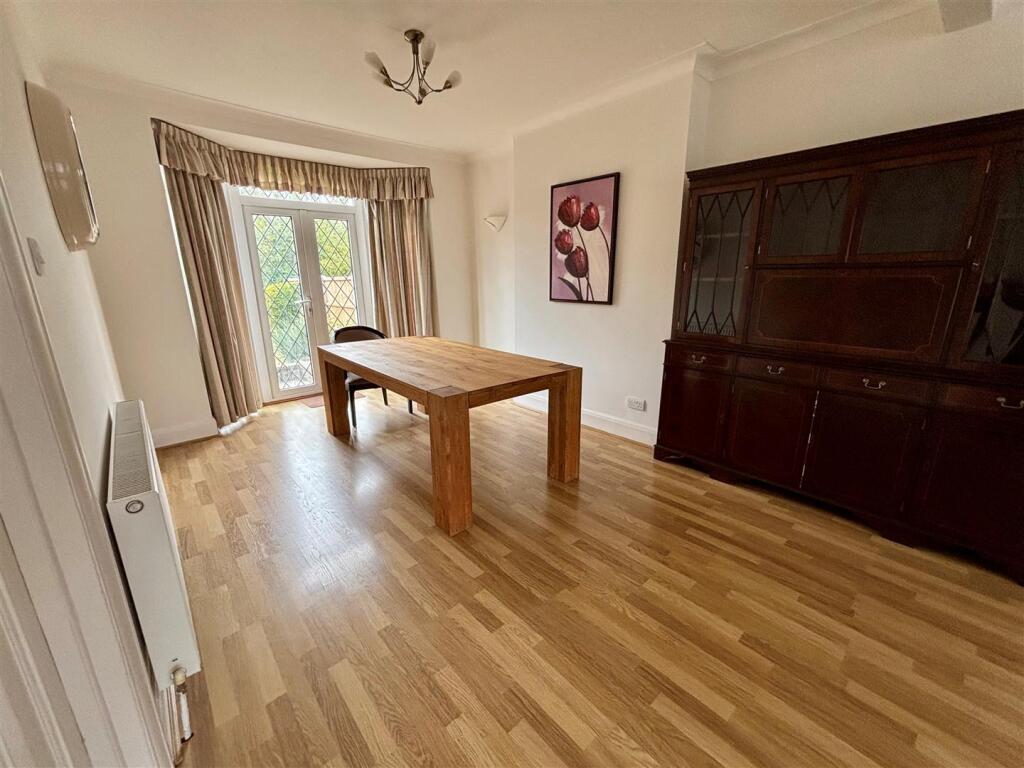 Living Room 3.jpg