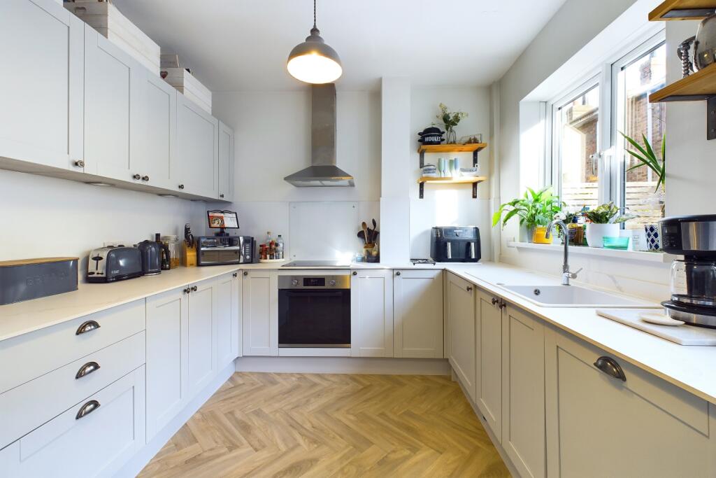 CAM03162G0-PR0201-STILL018