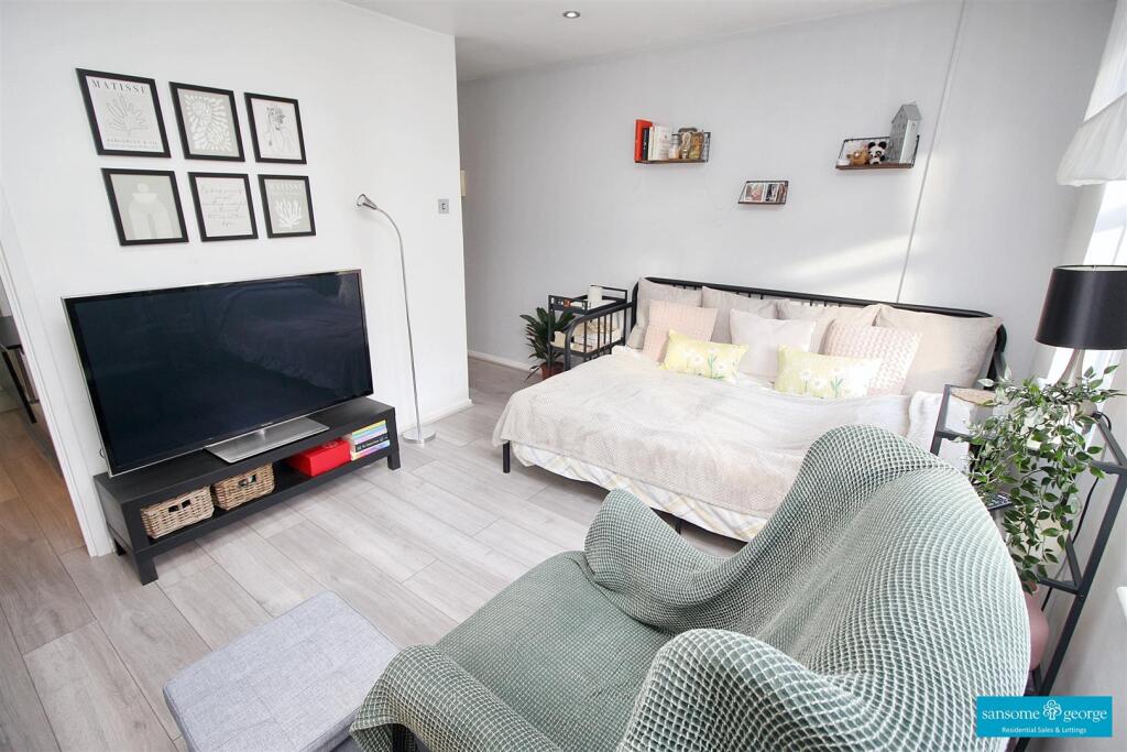 Lounge/Bedroom