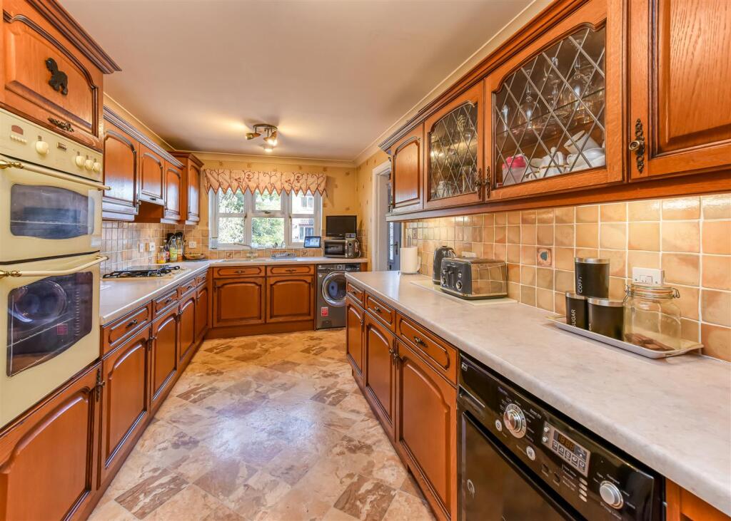 35 Hellier Drive-Kitchen (2).jpg