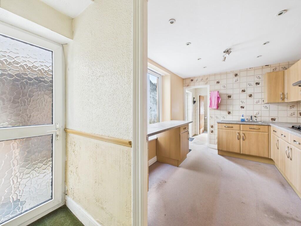 CAM03974G0-PR0215...