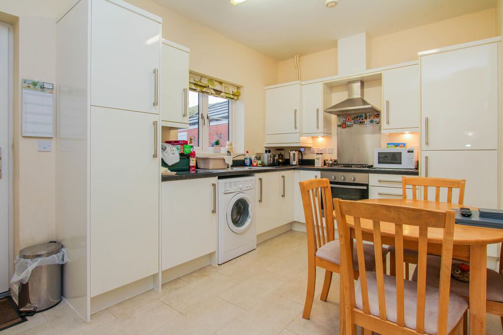Kitchen/Breakfast...