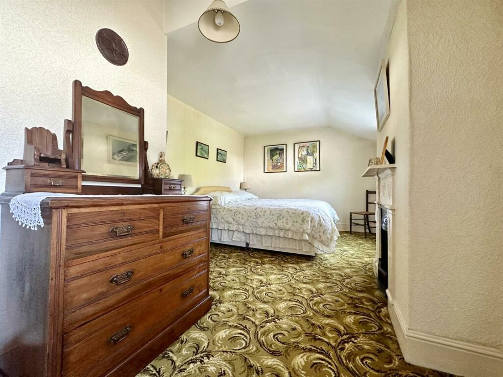 Bed1.jpg