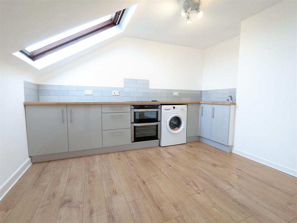 Kitchen area Flat 7 Charnwood House Wilton Road, S