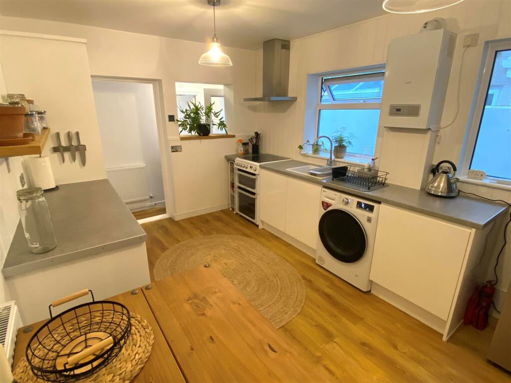 4 Clevedon Road Kitchen