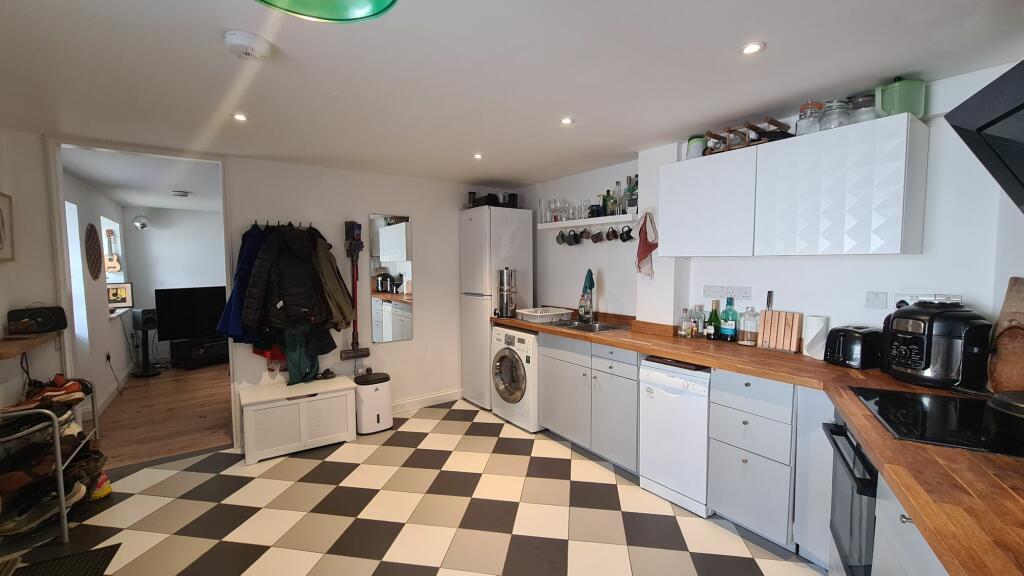 KITCHEN DINING ROOM