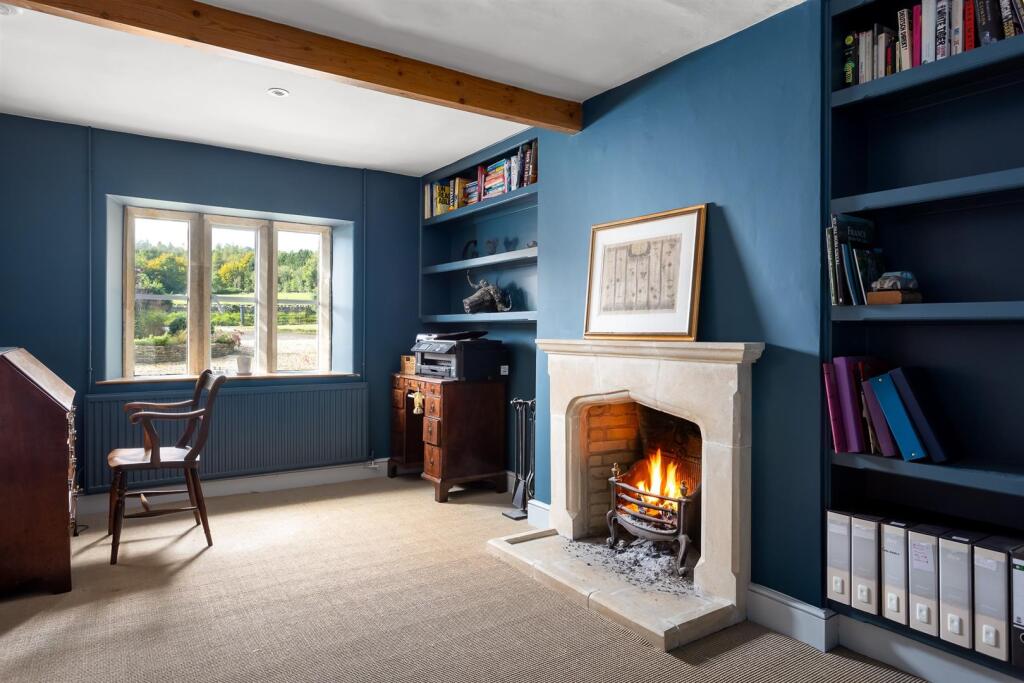 57 - 9-10 Sherborne - GL54 3DU - Web.jpg