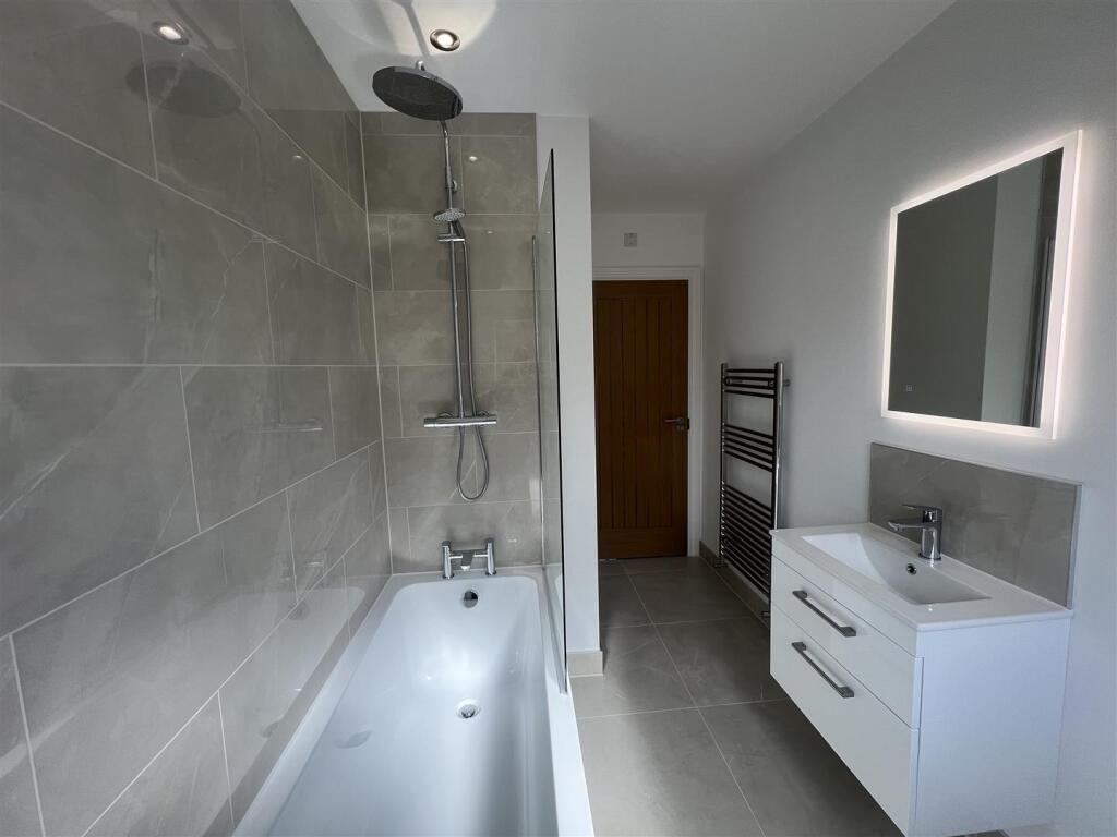 12. Bathroom.JPG