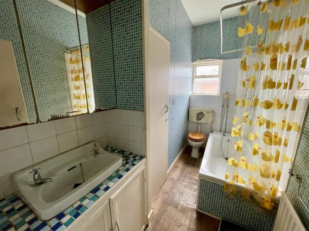 Jack &amp; Jill Bathroom