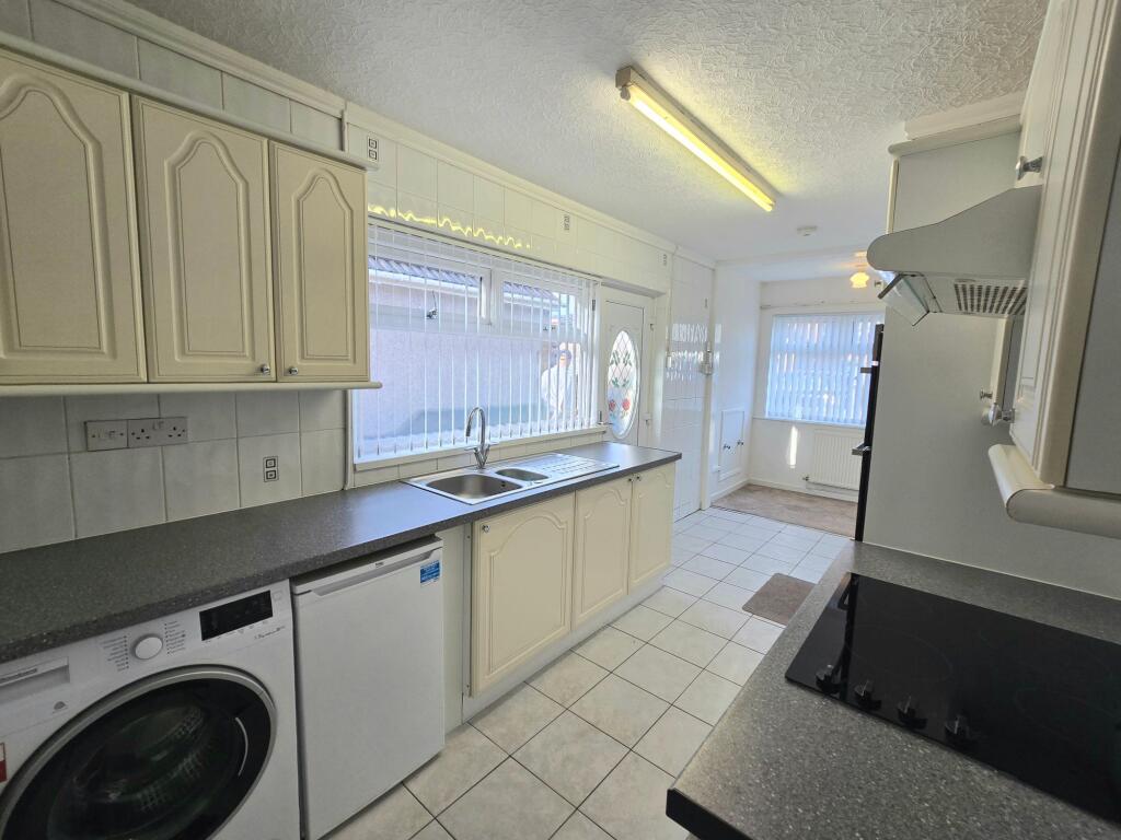 KITCHEN/BREAKFAST ROOM