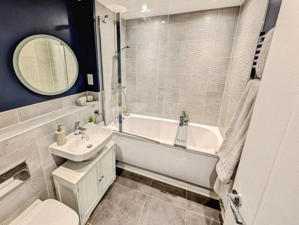 170 Dowsell Way bathroom 2.jpg