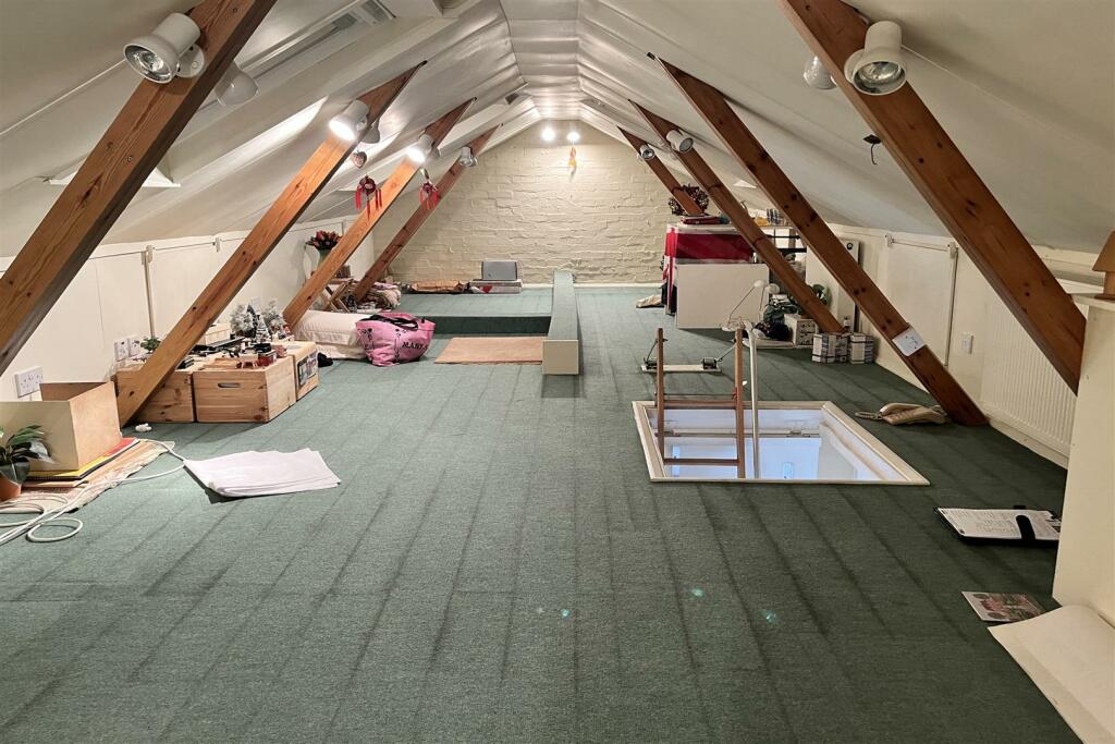 USEFUL LOFT: