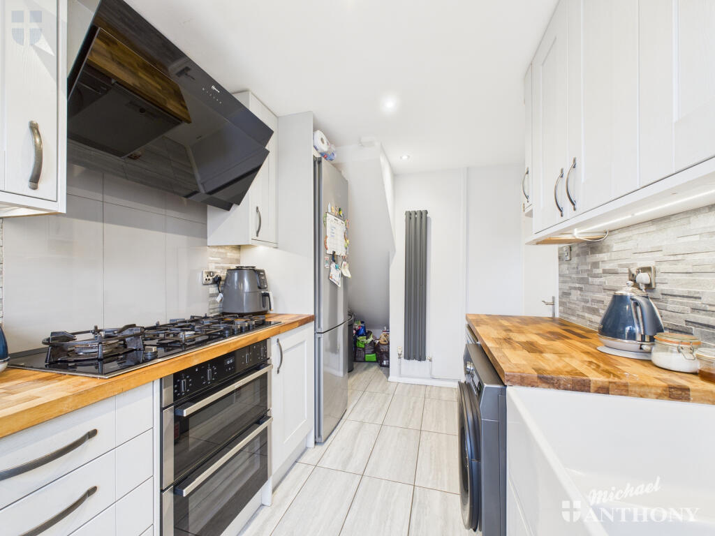 CAM03218G0-PR0831-STILL010