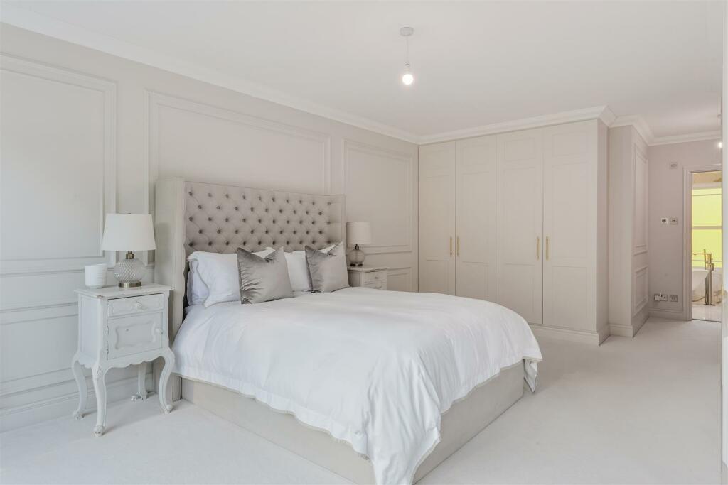 CUNLIFFE CLOSE, 1  (14).jpg