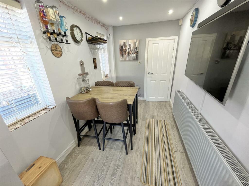 Breakfast Kitchen Aspect 2.jpg