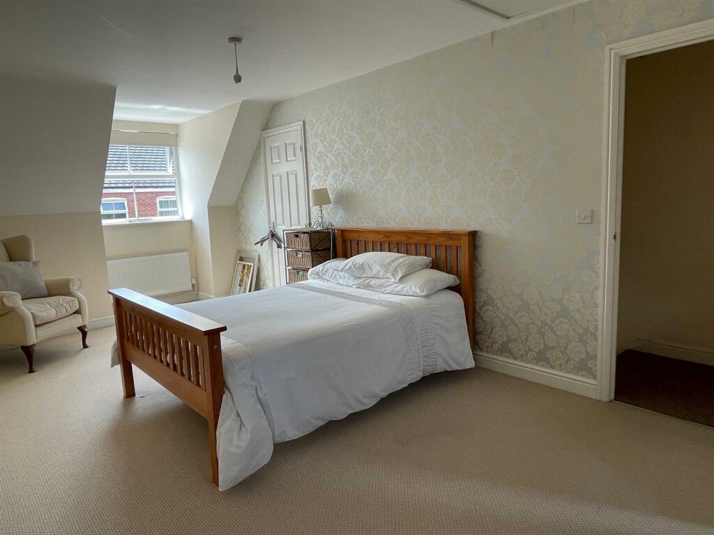 bed 1.jpg