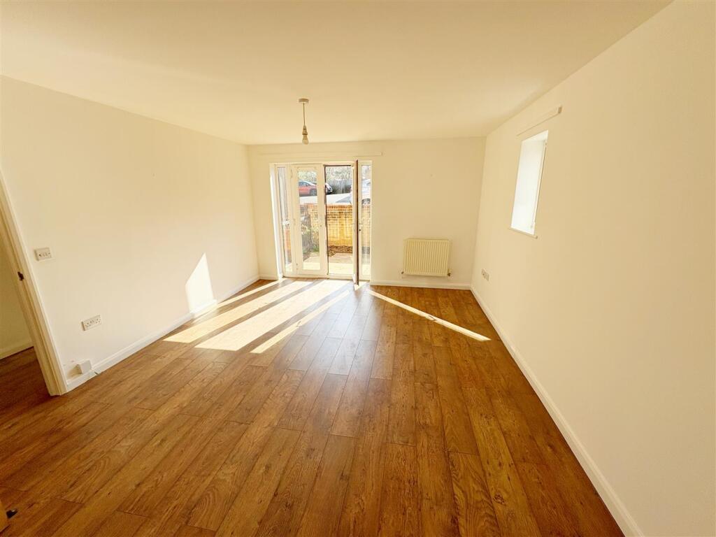 Lounge_Dining room.jpg